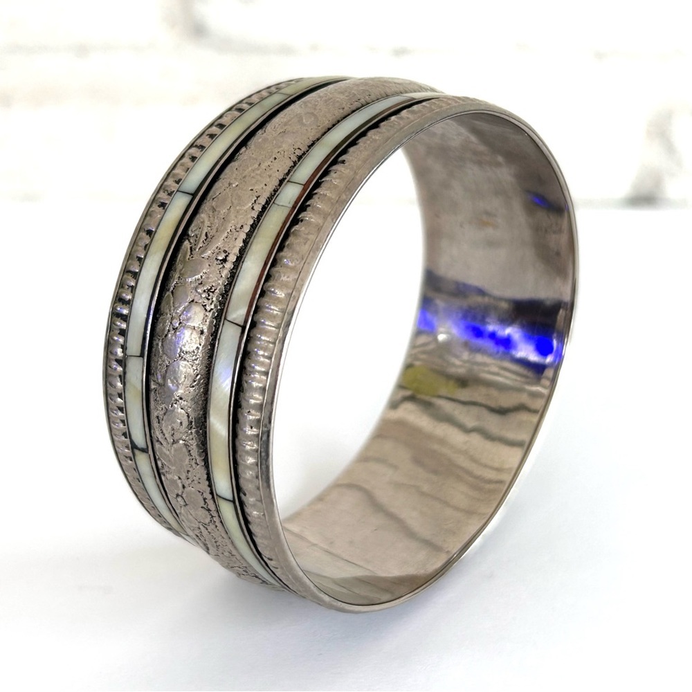 Silver Tone Shell Inlayed Bangle 1” Wide - Picture 6 of 6